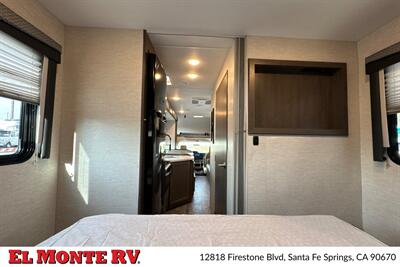 2025 Thor Four Winds 28Z   - Photo 37 - Santa Fe Springs, CA 90670