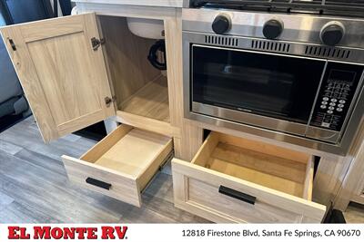 2024 Forest River Sunseeker 2150SLE   - Photo 22 - Santa Fe Springs, CA 90670