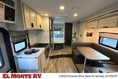 2024 Forest River Sunseeker 2150SLE   - Photo 13 - Santa Fe Springs, CA 90670