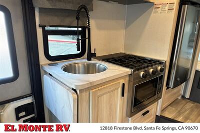 2024 Forest River Sunseeker 2150SLE   - Photo 17 - Santa Fe Springs, CA 90670