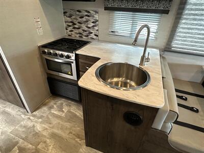 2024 Gulf Stream Conquest 6280   - Photo 28 - Santa Fe Springs, CA 90670