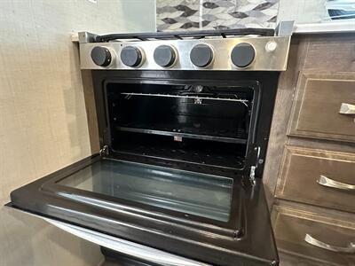 2024 Gulf Stream Conquest 6280   - Photo 29 - Santa Fe Springs, CA 90670