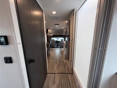 2024 Forest River Sunseeker 2850SLE   - Photo 43 - Orlando, FL 32808