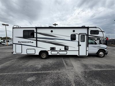 2024 Forest River Sunseeker 2850SLE   - Photo 2 - Orlando, FL 32808