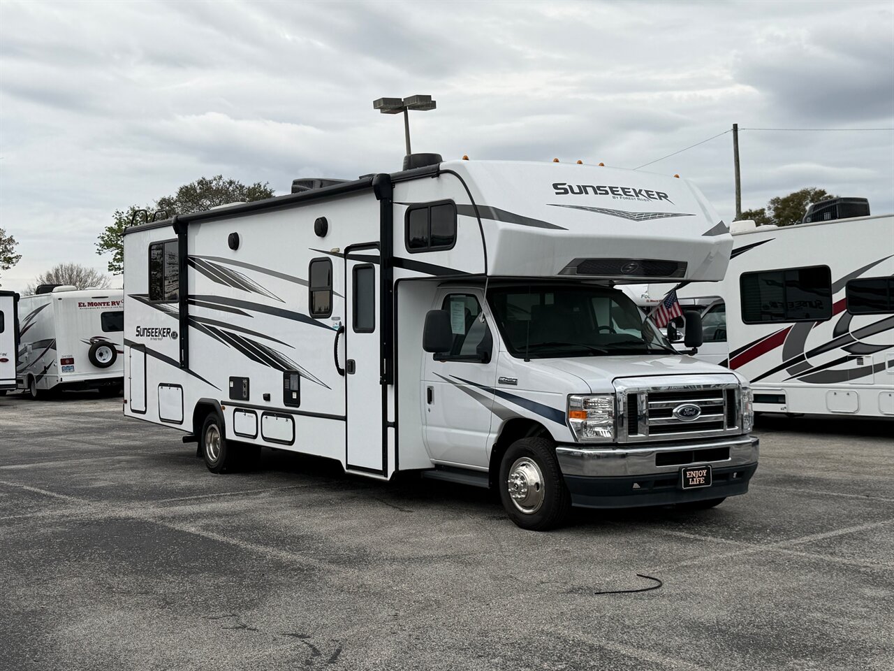 2024 Forest River Sunseeker 2850SLE   - Photo 1 - Orlando, FL 32808