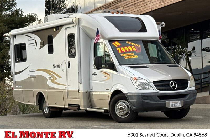 2014 Winnebago Navion 24G  