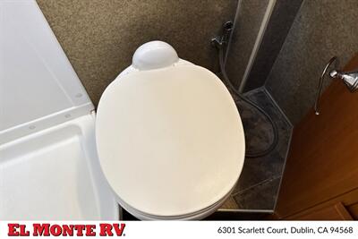 2014 Winnebago Navion 24G   - Photo 28 - Dublin, CA 94568