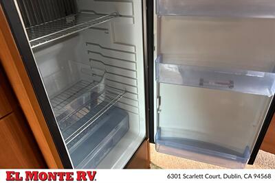 2014 Winnebago Navion 24G   - Photo 22 - Dublin, CA 94568