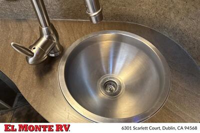2014 Winnebago Navion 24G   - Photo 27 - Dublin, CA 94568