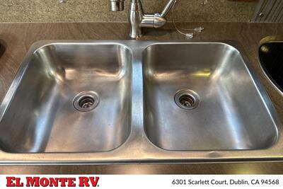 2014 Winnebago Navion 24G   - Photo 16 - Dublin, CA 94568