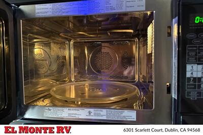 2014 Winnebago Navion 24G   - Photo 18 - Dublin, CA 94568