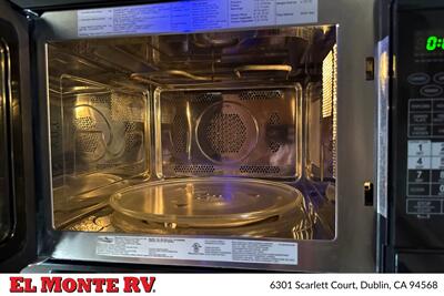 2014 Winnebago Navion 24G   - Photo 18 - Dublin, CA 94568