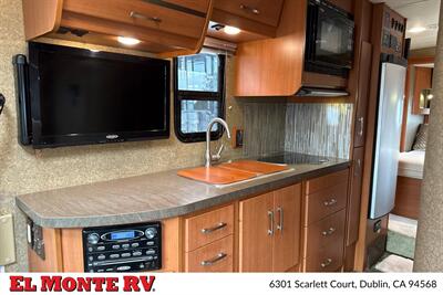 2014 Winnebago Navion 24G   - Photo 15 - Dublin, CA 94568