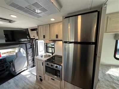 2024 Forest River Sunseeker 2150SLE   - Photo 16 - Santa Fe Springs, CA 90670