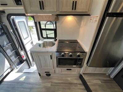 2024 Forest River Sunseeker 2150SLE   - Photo 24 - Santa Fe Springs, CA 90670