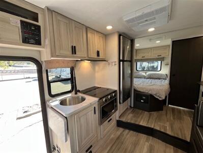 2024 Forest River Sunseeker 2150SLE   - Photo 14 - Santa Fe Springs, CA 90670