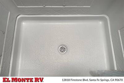 2024 Thor Four Winds 28A   - Photo 32 - Santa Fe Springs, CA 90670