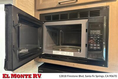 2024 Thor Four Winds 28A   - Photo 21 - Santa Fe Springs, CA 90670