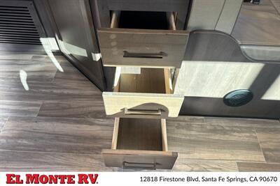 2024 Thor Four Winds 28A   - Photo 23 - Santa Fe Springs, CA 90670