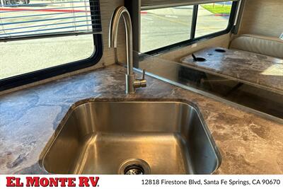 2024 Thor Four Winds 28A   - Photo 18 - Santa Fe Springs, CA 90670
