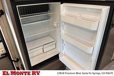 2024 Thor Four Winds 28A   - Photo 24 - Santa Fe Springs, CA 90670