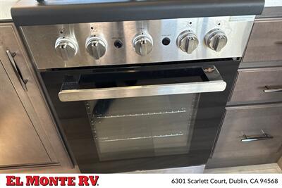 2025 Grand Design Solitude 417KB   - Photo 14 - Dublin, CA 94568