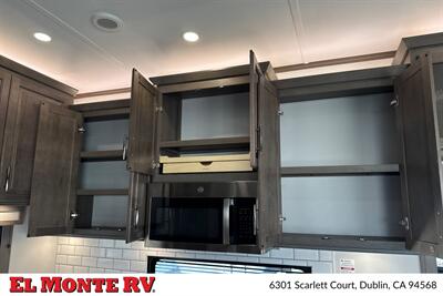 2025 Grand Design Solitude 417KB   - Photo 17 - Dublin, CA 94568