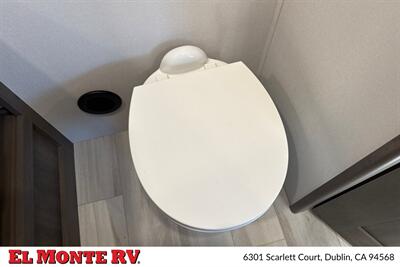 2025 Grand Design Solitude 417KB   - Photo 27 - Dublin, CA 94568