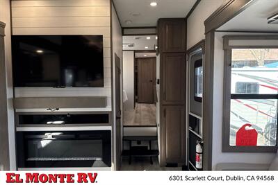 2025 Grand Design Solitude 417KB   - Photo 23 - Dublin, CA 94568