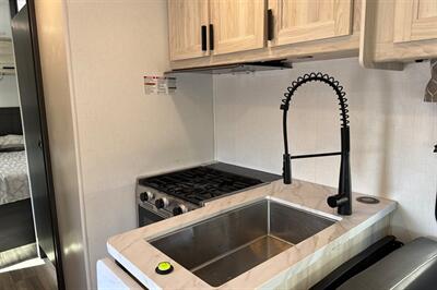 2024 Forest River Sunseeker 2950LE   - Photo 18 - Santa Fe Springs, CA 90670