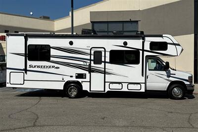 2024 Forest River Sunseeker 2950LE   - Photo 2 - Santa Fe Springs, CA 90670