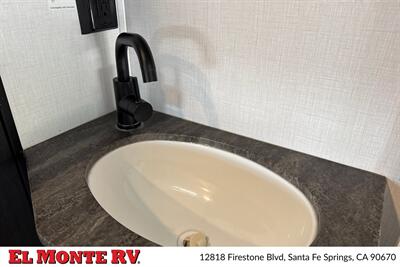2024 Forest River Sunseeker 2150SLE   - Photo 29 - Santa Fe Springs, CA 90670
