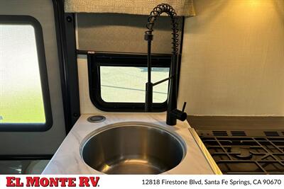 2024 Forest River Sunseeker 2150SLE   - Photo 18 - Santa Fe Springs, CA 90670