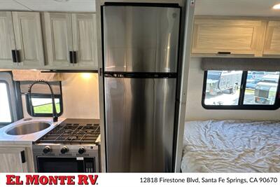 2024 Forest River Sunseeker 2150SLE   - Photo 25 - Santa Fe Springs, CA 90670