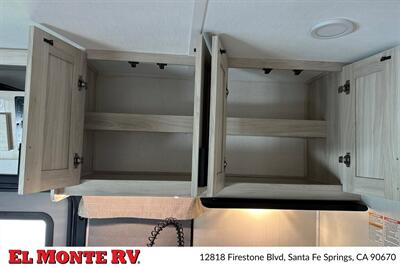 2024 Forest River Sunseeker 2150SLE   - Photo 21 - Santa Fe Springs, CA 90670