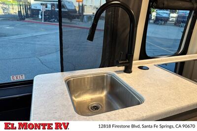 2024 Thor Dazzle 2AB   - Photo 16 - Santa Fe Springs, CA 90670