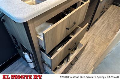 2024 Thor Dazzle 2AB   - Photo 20 - Santa Fe Springs, CA 90670