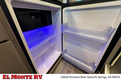 2024 Thor Dazzle 2AB   - Photo 21 - Santa Fe Springs, CA 90670