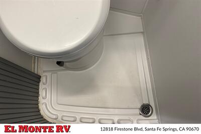 2024 Thor Dazzle 2AB   - Photo 27 - Santa Fe Springs, CA 90670