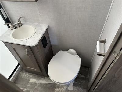 2024 Gulf Stream Conquest 6237   - Photo 16 - Las Vegas, NV 89121