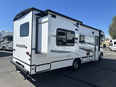 2024 Forest River Sunseeker 2550DSLE   - Photo 4 - Santa Fe Springs, CA 90670
