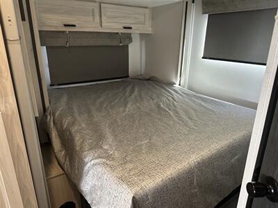 2024 Forest River Sunseeker 2550DSLE   - Photo 13 - Santa Fe Springs, CA 90670