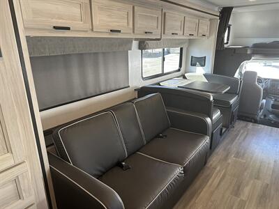 2024 Forest River Sunseeker 2550DSLE   - Photo 9 - Santa Fe Springs, CA 90670