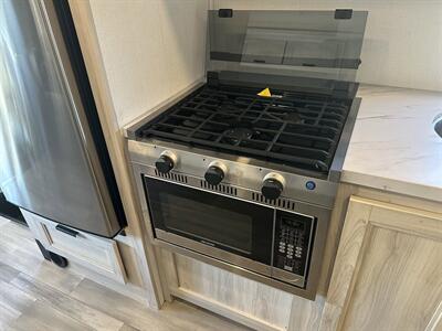 2024 Forest River Sunseeker 2550DSLE   - Photo 18 - Santa Fe Springs, CA 90670