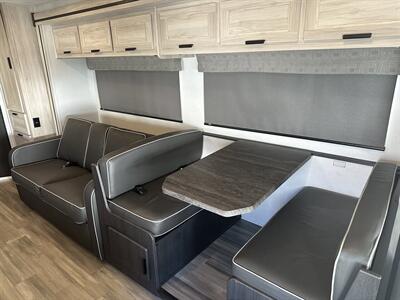 2024 Forest River Sunseeker 2550DSLE   - Photo 12 - Santa Fe Springs, CA 90670