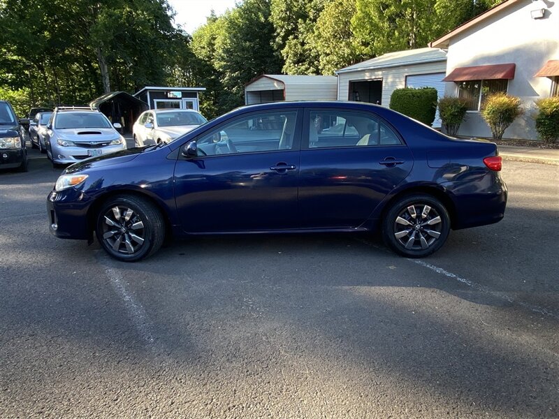 2012 Toyota Corolla LE   - Photo 2 - Tualatin, OR 97062