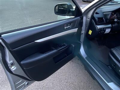 2010 Subaru Outback 2.5i Premium   - Photo 10 - Tualatin, OR 97062