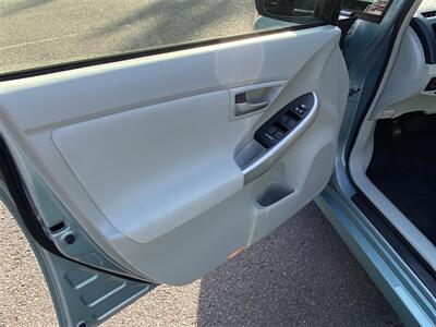 2014 Toyota Prius Three   - Photo 10 - Tualatin, OR 97062