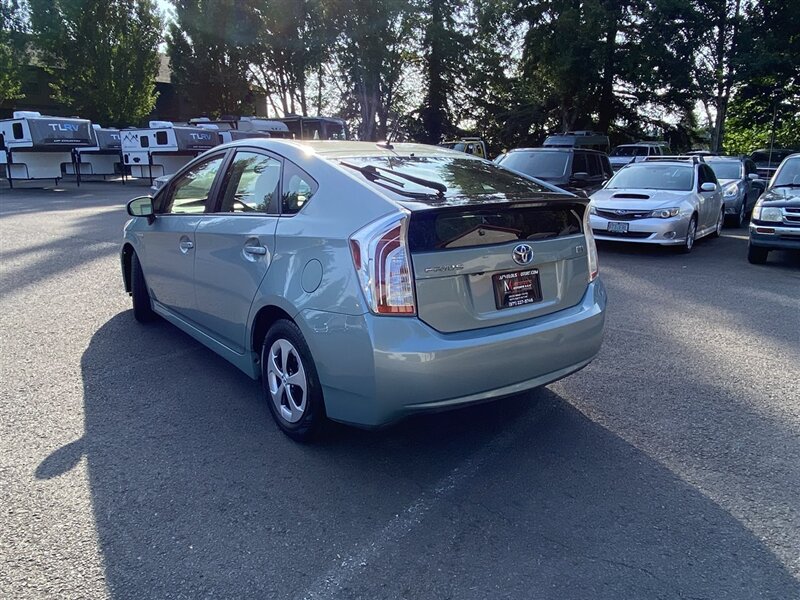 2014 Toyota Prius Three   - Photo 3 - Tualatin, OR 97062
