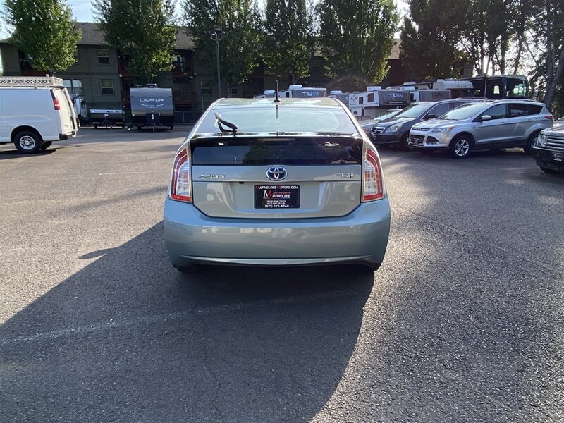 2014 Toyota Prius Three   - Photo 4 - Tualatin, OR 97062